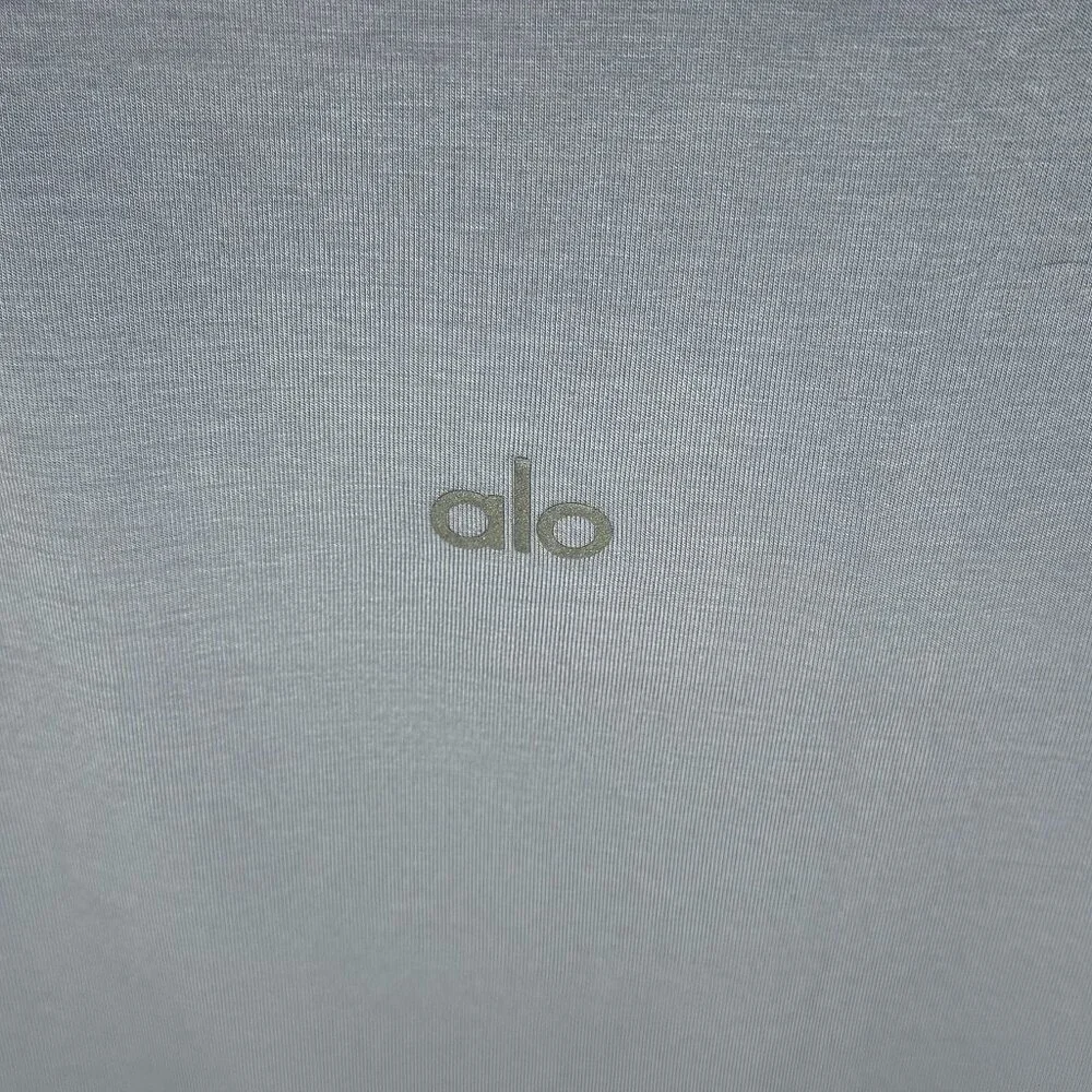 Alo All Day Short Sleeve Winter Frost - Picture 3 of 5